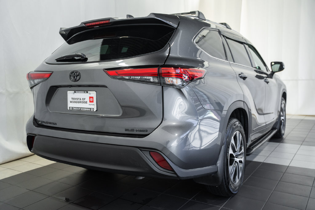 Used 2021 Toyota Highlander XLE AWD/4WD image 4