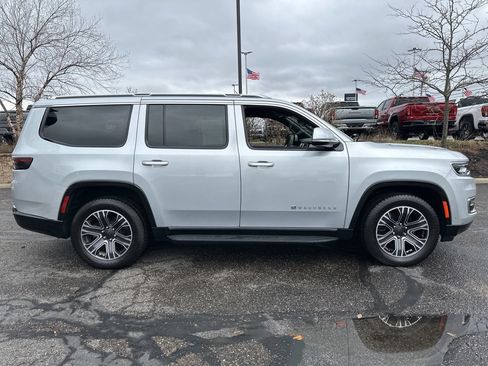 Used 2022 Jeep Wagoneer Series III w/ Flexible Seating Group AWD/4WD image 16