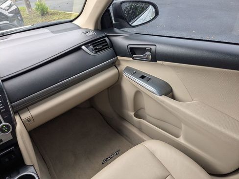 Used 2012 Toyota Camry XLE w/ Convenience Pkg FWD image 16