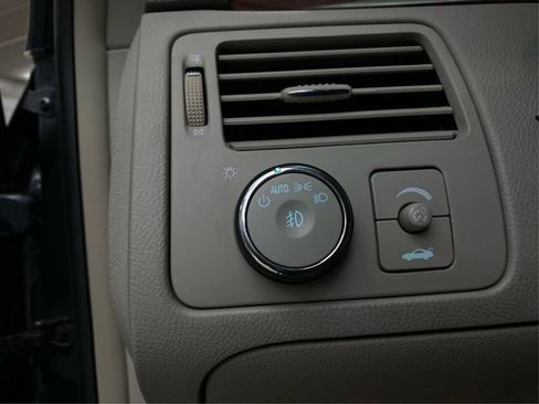 Used 2010 Buick Lucerne CX FWD image 22