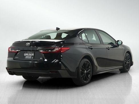 Used 2025 Toyota Camry SE image 5