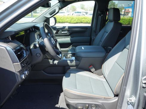 New 2026 GMC Yukon AT4 AWD/4WD image 9
