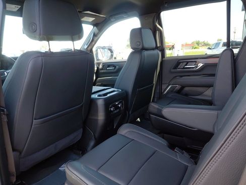 Used 2025 GMC Yukon Denali AWD/4WD image 24