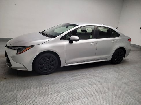 Used 2022 Toyota Corolla LE w/ Carpet Mat Package (TMS) FWD image 2