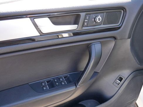 Used 2012 Volkswagen Touareg VR6 AWD/4WD image 16