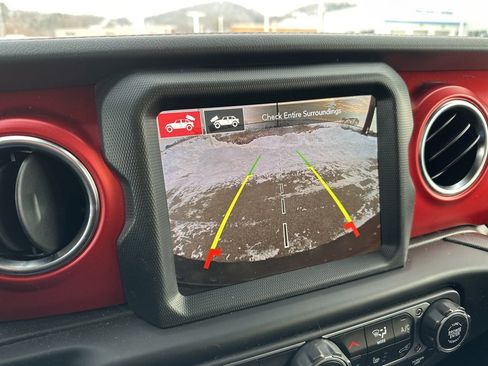 Used 2022 Jeep Wrangler Unlimited Rubicon w/ Xtreme Recon 35" Tire Package image 23