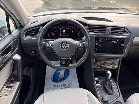 Used 2021 Volkswagen Tiguan SE AWD/4WD image 18