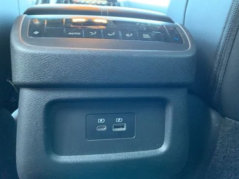 Used 2023 Nissan Pathfinder SL image 27