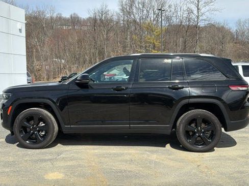Certified 2024 Jeep Grand Cherokee Limited w/ Black Appearance Package image 4