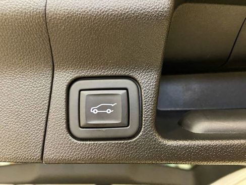 Used 2023 GMC Acadia SLT image 25