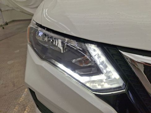 Used 2018 Nissan Rogue SL image 28