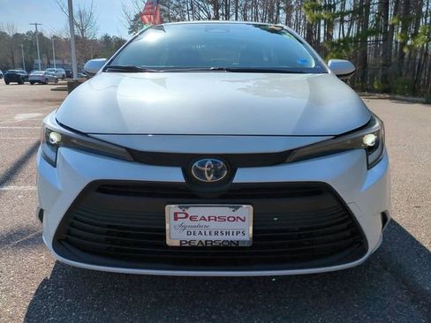 Used 2024 Toyota Corolla LE w/ LE Convenience Package image 9