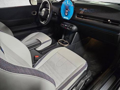 Certified 2025 MINI Cooper S FWD image 18