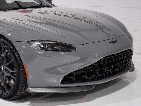 Used 2022 Aston Martin V8 Vantage Coupe RWD image 23