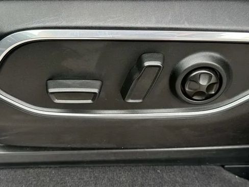 Used 2024 Jeep Wagoneer L Series II w/ Flexible Seating Group AWD/4WD image 39