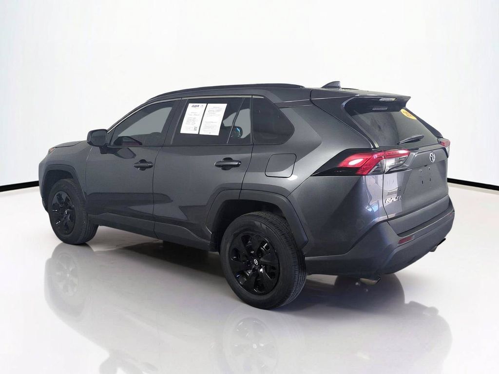 Used 2021 Toyota RAV4 LE FWD image 6