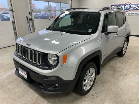Used 2018 Jeep Renegade Latitude image 2