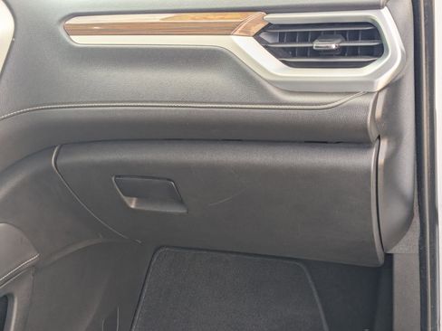 Used 2020 GMC Acadia SLE image 20