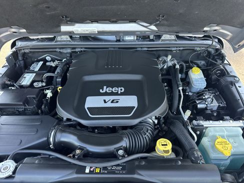 Used 2017 Jeep Wrangler Unlimited Sahara w/ Max Tow Package image 21