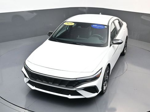 Certified 2025 Hyundai Elantra SEL FWD image 20