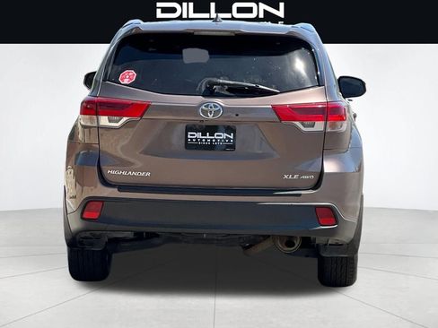 Used 2018 Toyota Highlander XLE AWD/4WD image 5