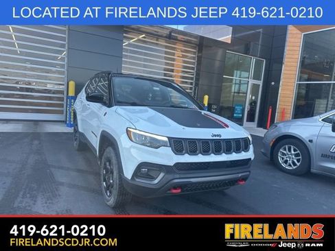 Used 2023 Jeep Compass Trailhawk w/ Trailhawk Elite Group image 3