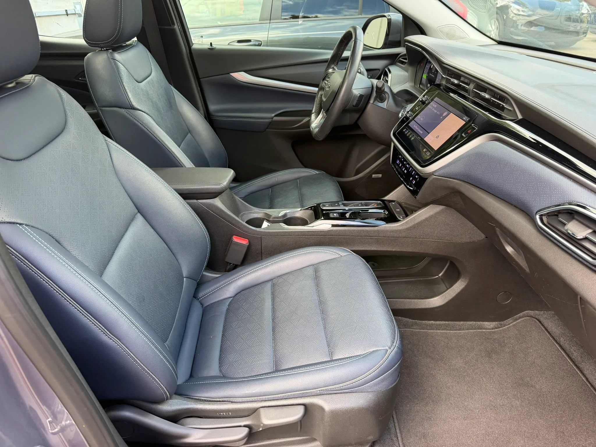 Used 2022 Chevrolet Bolt EUV Premier w/ Sun & Sound Package FWD image 22