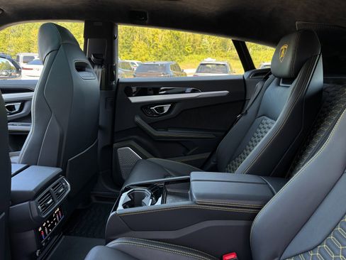Used 2021 Lamborghini Urus image 49