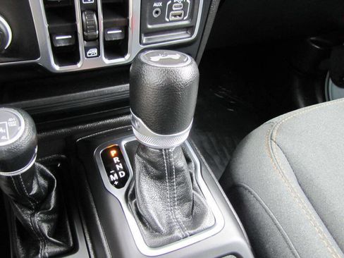 Used 2024 Jeep Wrangler Unlimited w/ Convenience Group AWD/4WD image 37