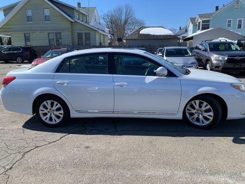 Used 2011 Toyota Avalon image 4