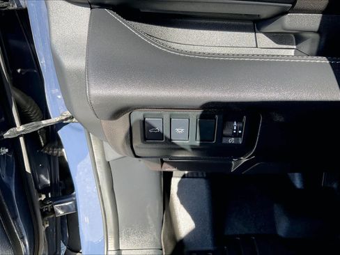 Used 2023 Subaru Ascent Touring AWD/4WD image 27