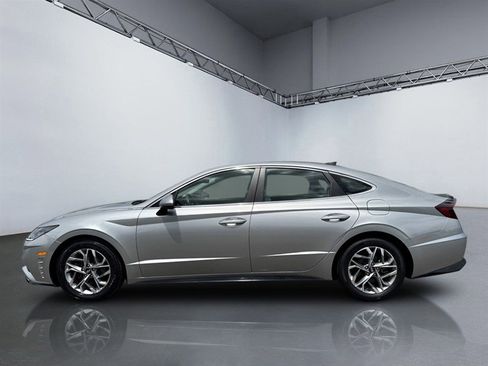 Used 2020 Hyundai Sonata SEL w/ Convenience + Sunroof Package FWD image 2