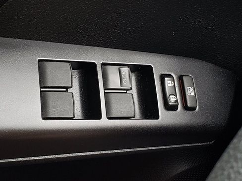 Used 2018 Toyota RAV4 LE image 29