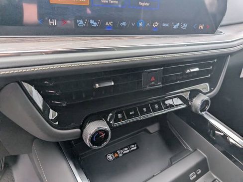 New 2026 Chevrolet Suburban Premier image 21