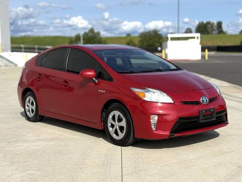 Used 2014 Toyota Prius Four FWD image 2