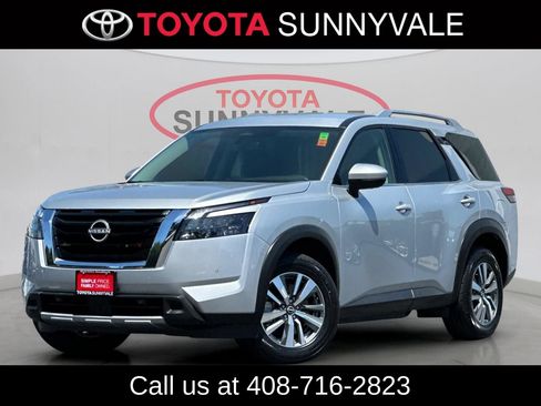 Used 2025 Nissan Pathfinder SL FWD image 1