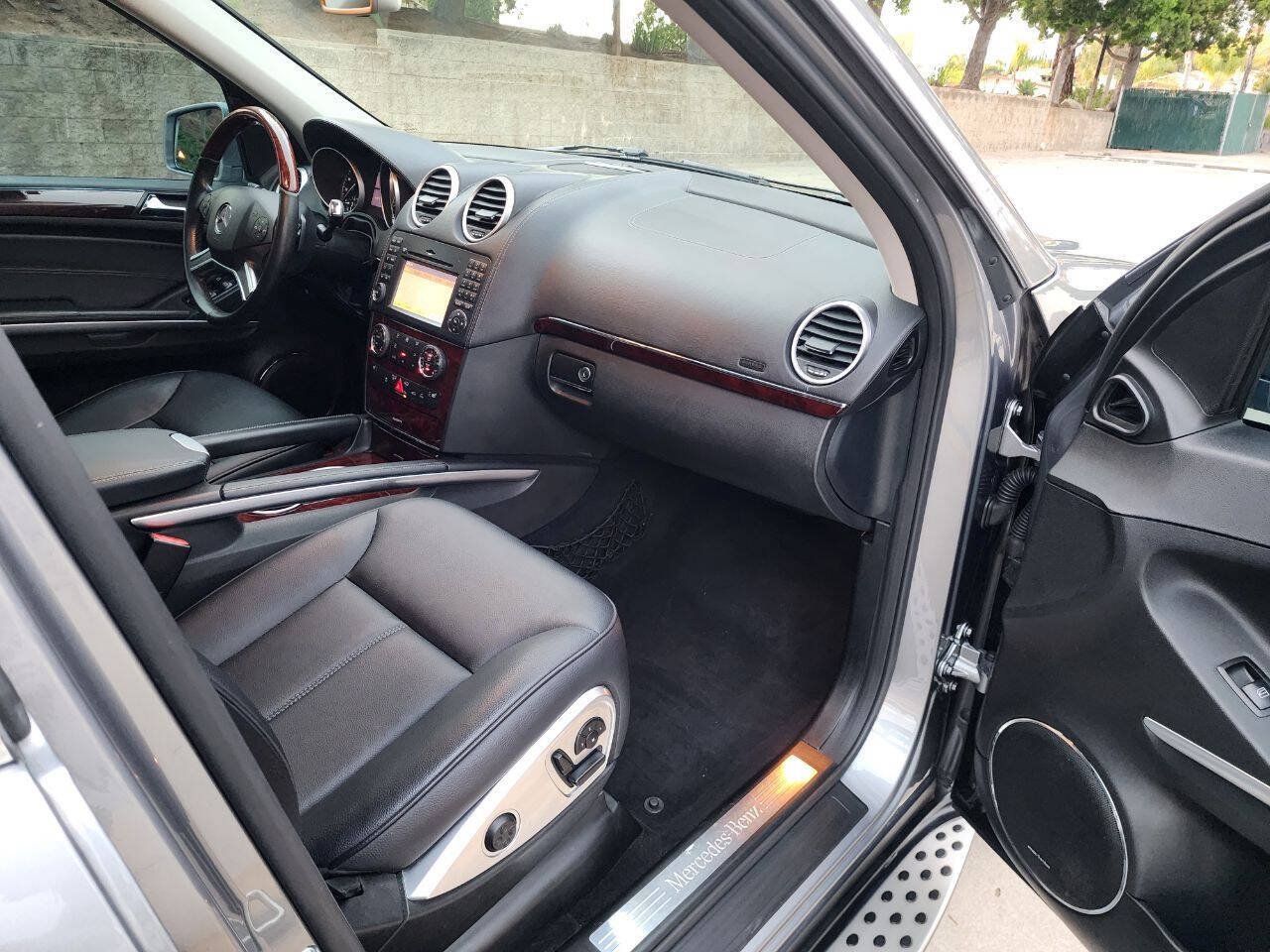Used 2012 Mercedes-Benz GL 450 4MATIC image 32