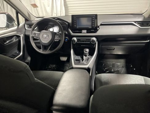 Used 2022 Toyota RAV4 XLE w/ Convenience Package FWD image 14