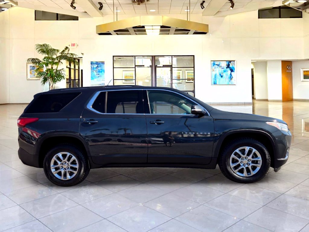 Used 2020 Chevrolet Traverse LT w/ Driver Confidence II Package AWD/4WD image 4