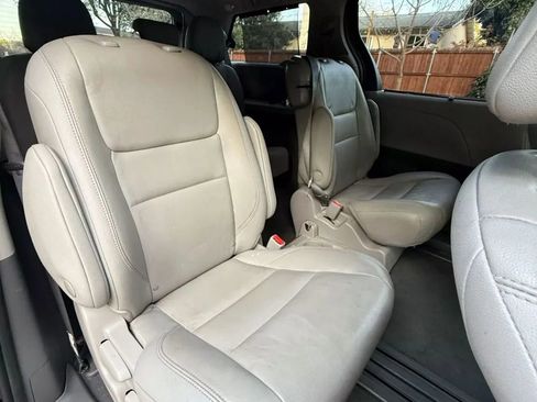 Used 2020 Toyota Sienna XLE image 20