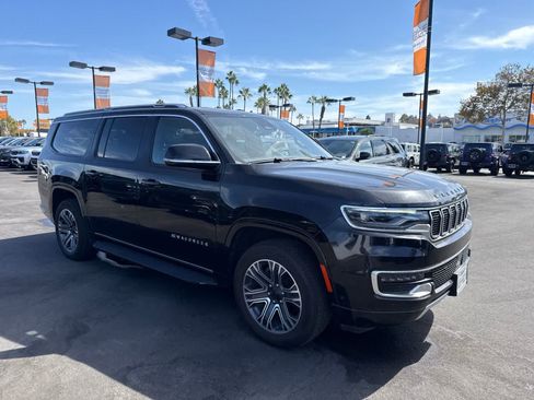 Used 2024 Jeep Wagoneer L Series II w/ Flexible Seating Group RWD image 12