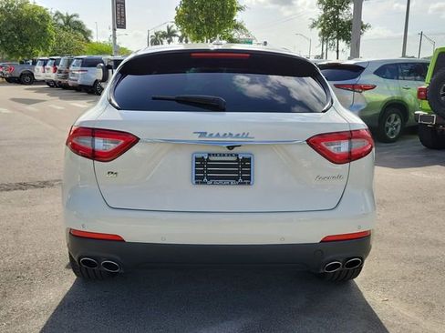 Used 2018 Maserati Levante AWD/4WD image 5