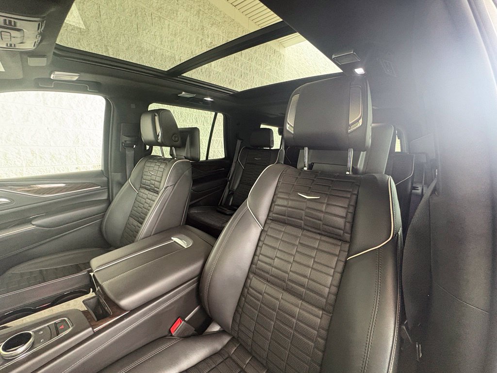 Used 2023 Cadillac Escalade Premium Luxury Platinum AWD/4WD image 2