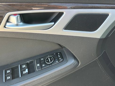 Used 2016 Hyundai Genesis 3.8 RWD image 23