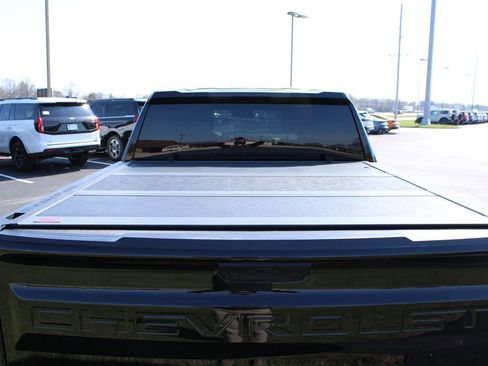 Used 2025 Chevrolet Silverado 1500 LT image 9