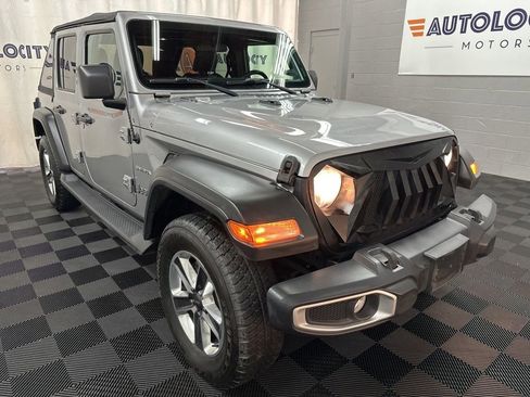 Used 2018 Jeep Wrangler Unlimited Sahara AWD/4WD image 2
