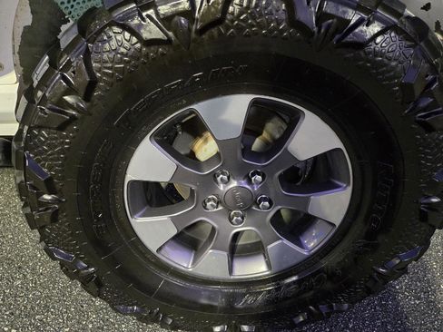 Used 2019 Jeep Wrangler Unlimited Sahara image 12