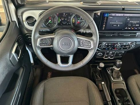 Used 2024 Jeep Wrangler Unlimited Sahara image 11