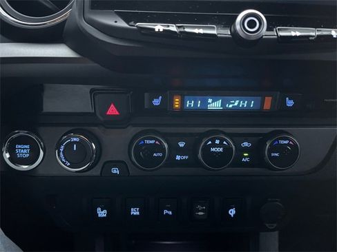 Used 2017 Toyota Tacoma TRD Sport image 21