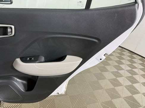 Used 2021 Hyundai Venue SEL w/ Premium Package FWD image 23